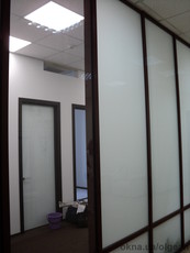 Тонировка стеклянных перегородок матовой пленкой